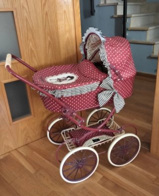 Carrito de Muñecas Estilo Clásico. Muy cuidado.
