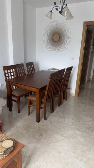 Mesa de comedor con 6 sillas