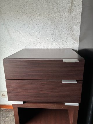 Mesita de noche de madera