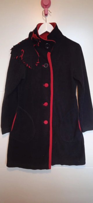 Abrigo Polar Negro y Rojo Talla M