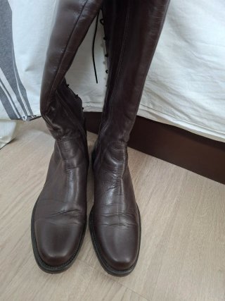 Botas altas de piel marrón