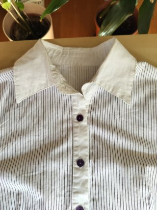 Camisa de rayas con cuello en contraste