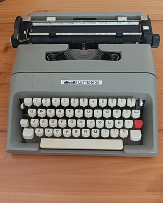 Máquina de escribir Olivetti Lettera 35