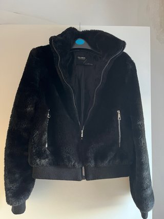 Chaquetón de pelo sintético Pull&Bear negro
