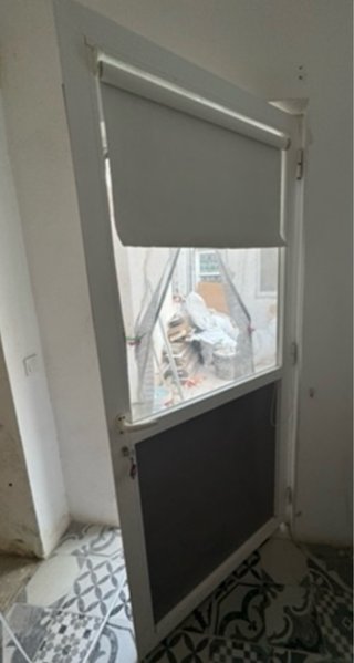 Puerta de Aluminio Blanca con Cristal