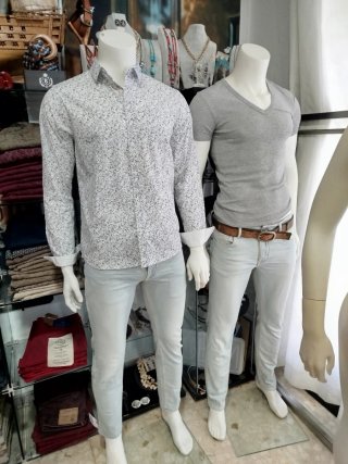 2 Maniquíes de hombre casi nuevos Precio 75/ unida