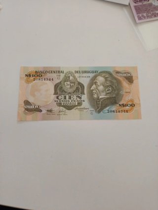 Billete 100 Nuevos Pesos Uruguay 1975
