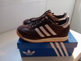 Zapatillas adidas Marrones y Blancas