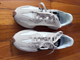 Zapatillas New Balance Blancas y Beige