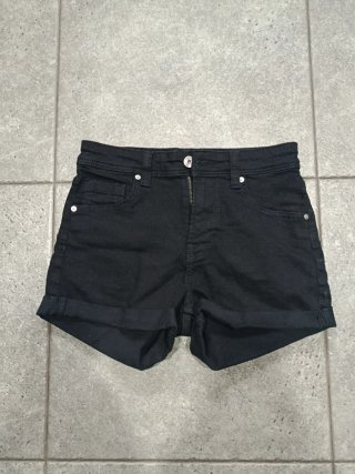 Pantalón corto negro Bershka