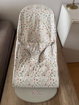 Hamaca BabyBjörn con estampado floral