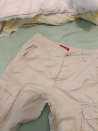 Pantalón corto cargo beige