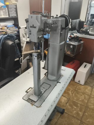 Máquina de coser industrial Adler