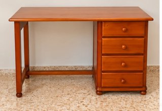 Mesa de Estudio de Madera con Cajones