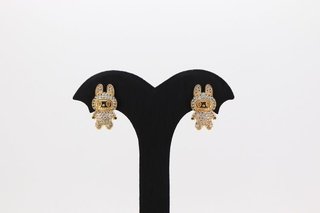 PENDIENTES MUÑECO LABUBU CON CIRCONITAS AZUL.