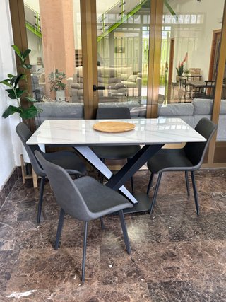 Oferta! Comedor con mesa de mármol y 4 sillas