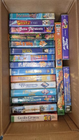 Lote de 16 Cintas VHS Disney y Clásicos
