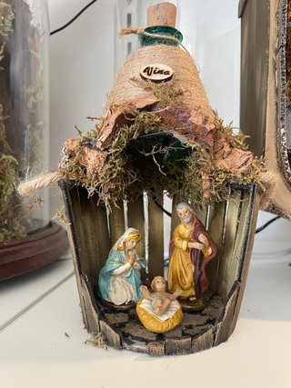 Presepe artigianale in botte con luci