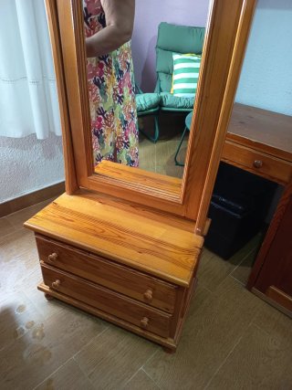 Mueble de espejo con dos cajones. Hecho a mano.