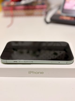 iPhone 15 Verde + 3 fundas + cable de carga