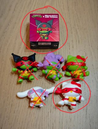 2 Figuras Hello Kitty x Tortugas Ninja