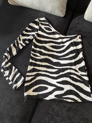 Top asimétrico estampado cebra