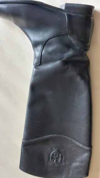 Botas altas de piel negras