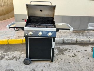 Barbacoa de gas negra
