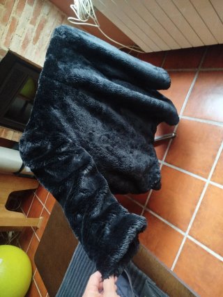 Abrigo de pelo negro