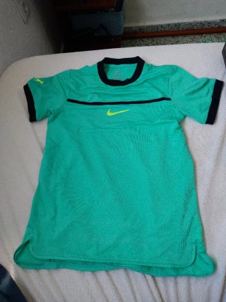 Camiseta de fútbol Nike verde y negra