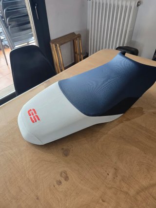 Asiento BMW 1250 GS Rallye Trophy con bandeja.