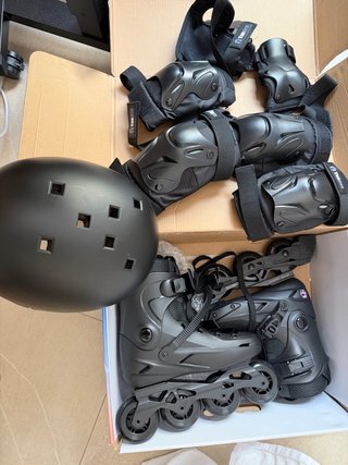 Patines COSMOID TT Black con Casco y Protecciones