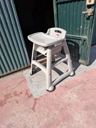Trona de Restaurante Rubbermaid