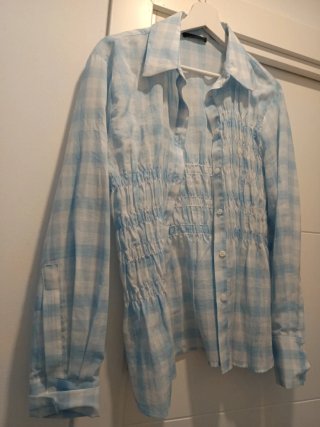 Camisa de cuadros azul y blanca