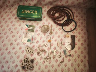 Caja Metálica Singer con Accesorios