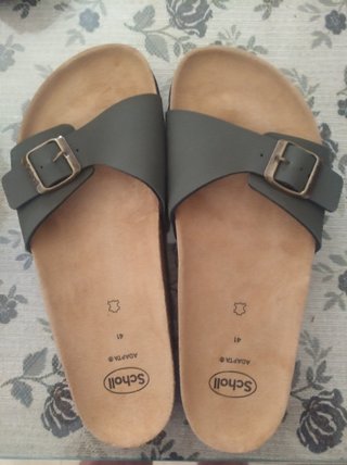 Sandalias Scholl y biobio diferentes tallas