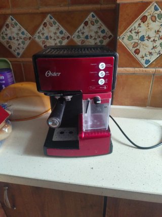 Cafetera Oster Roja