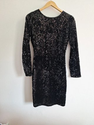 Vestido de fiesta negro con lentejuelas Mango