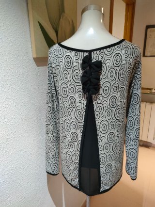 Blusa Estampada con Lazos en la Espalda,