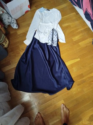 Conjunto Falda y Camisa con etiqueta