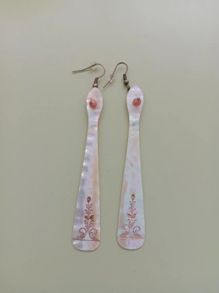 Pendientes de nácar vintage largos.