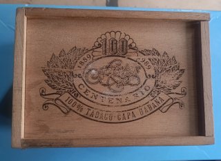 Caja de Madera Antigua