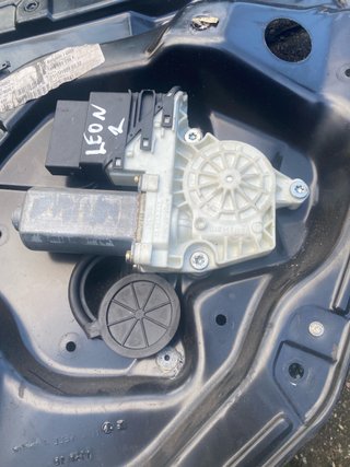 Motor Elevalunas Derecho Siemens para Seat León