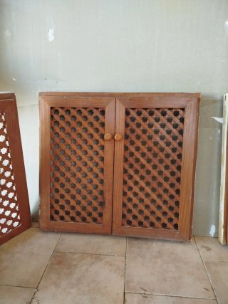 Puerta con Marco de Madera Decorativa