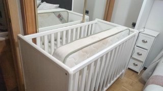 Cuna de bebé blanca