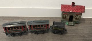 Tren de Juguete de Hojalata con Estación