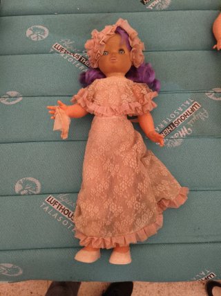 Muñeca Antigua con Vestido de Encaje