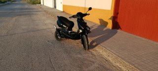 Scooter Beta Ark Negra y Blanca