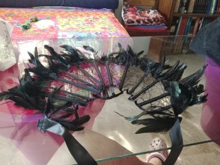 Fajín de encaje y plumas negro