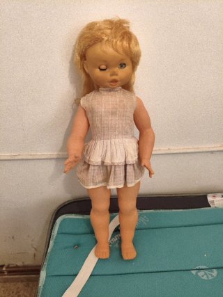 Muñeca Antigua con Pelo Rubio